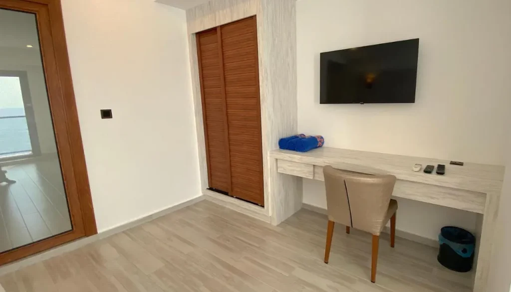 Deluxe Double Room Seaview with Balcony5