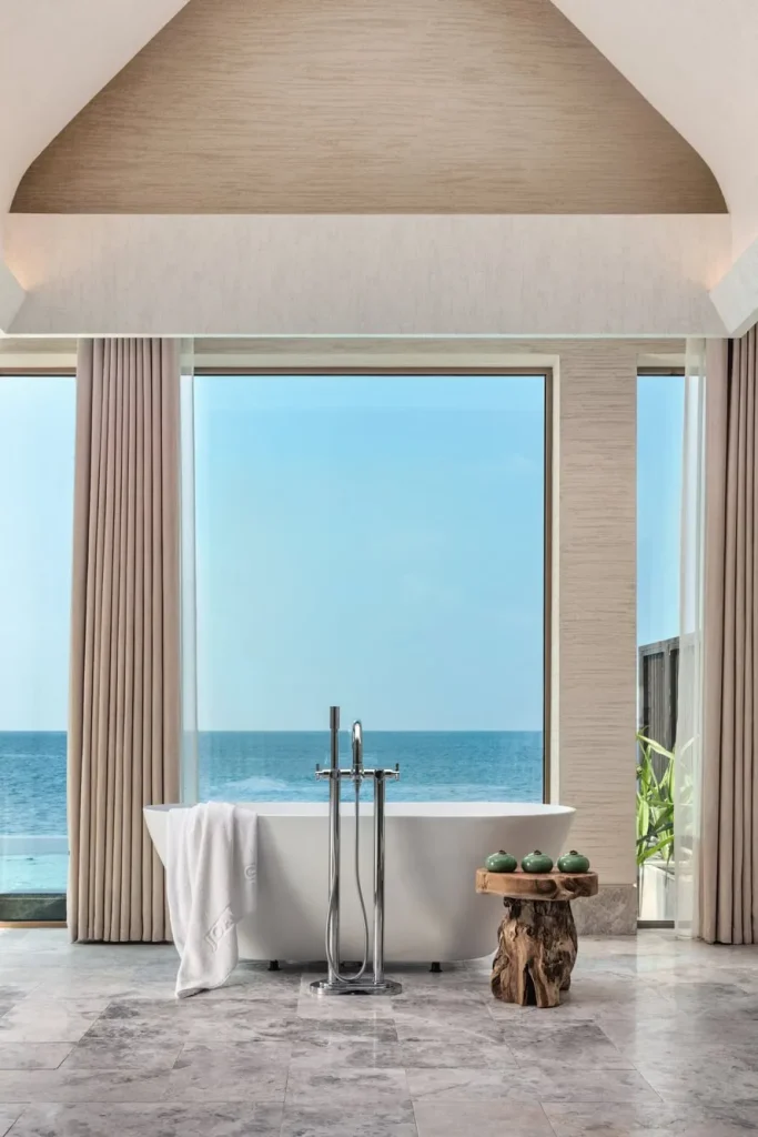 JOALI BEING - Well Living Spaces - Grand Ocean Pool Villa - Bathtub_1 - _2000x1333px