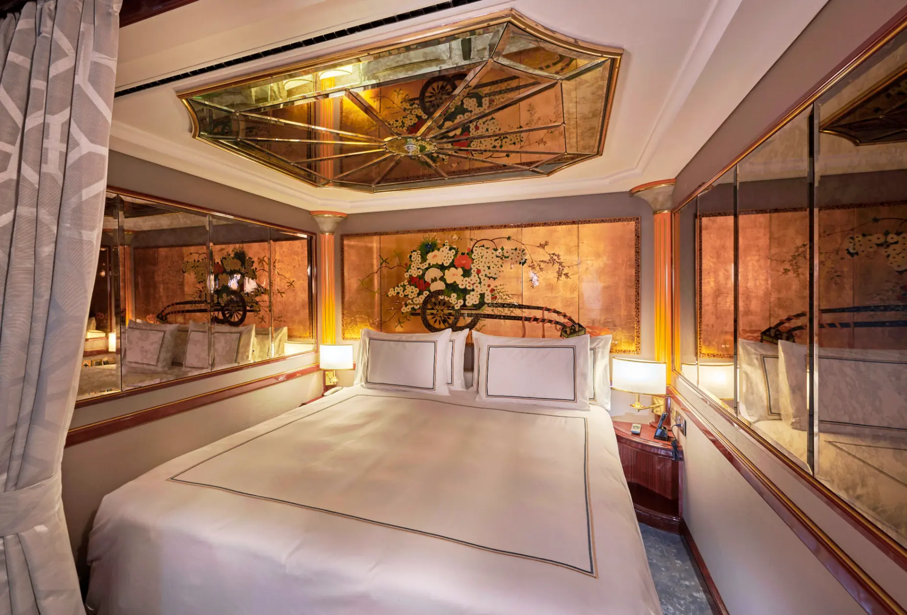 RW1_Palace Suite (Bedroom)